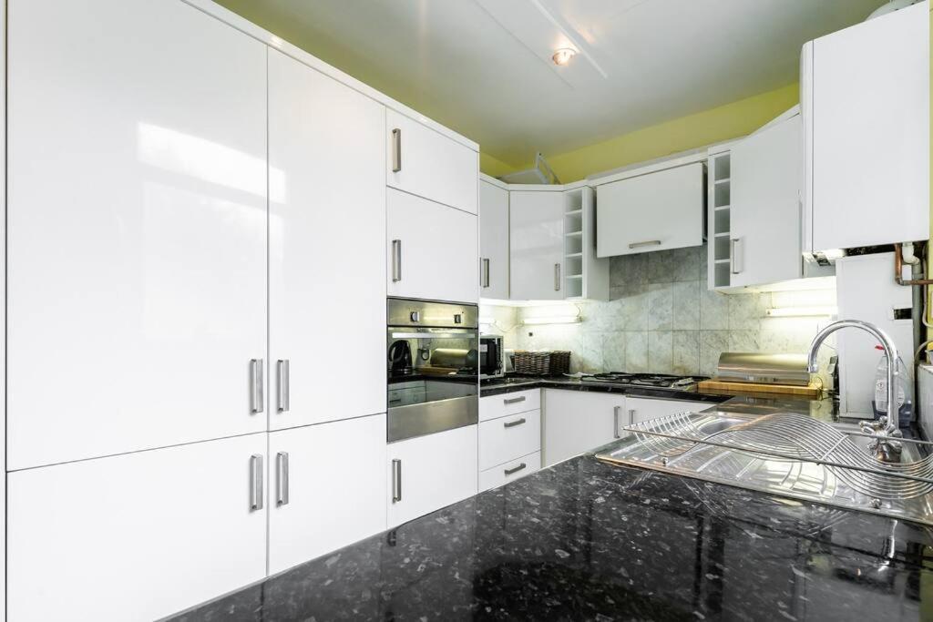 Stunning Three Bed In West Hampstead Lägenhet London Exteriör bild